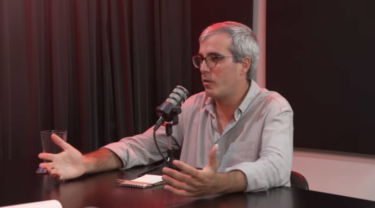 «No existe el derecho de tener un hijo»: Bernardo García y el movimiento que quiere abolir el embarazo subrogado en el mundo
